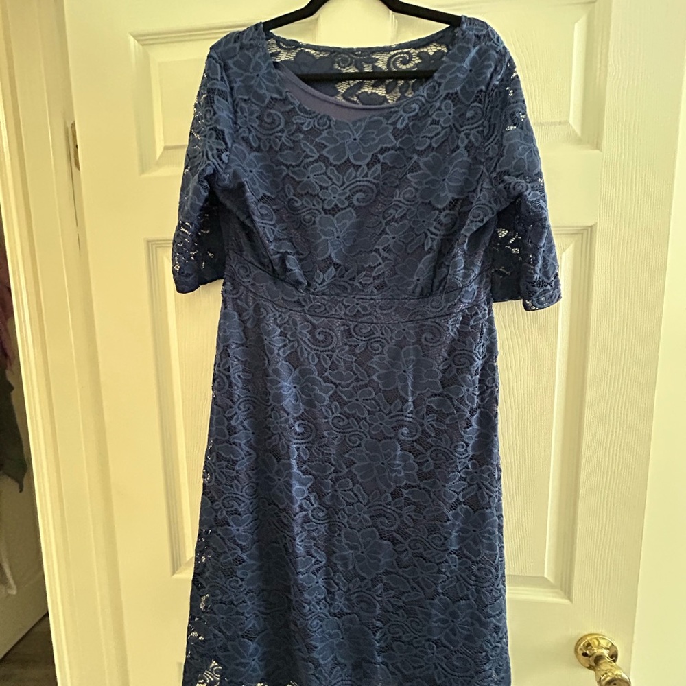 Elegant Blue Lace Dress - Picture 3 of 3